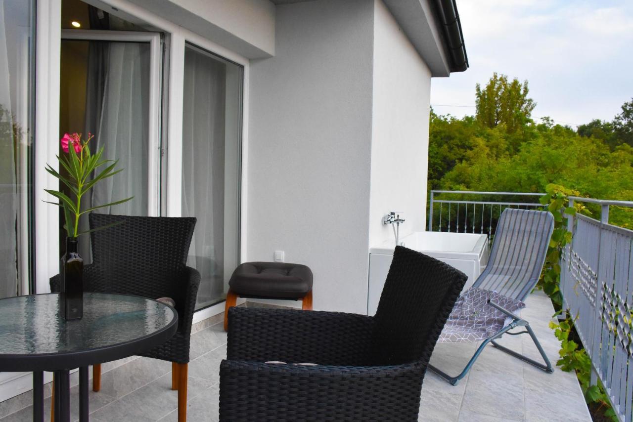 Apartma Med Oljkami - Portorose Esterno foto